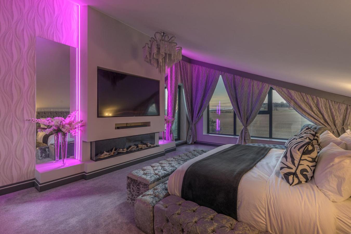 Holiday home Luxury 7 Bed Mansion Pool, Spa, Cinema