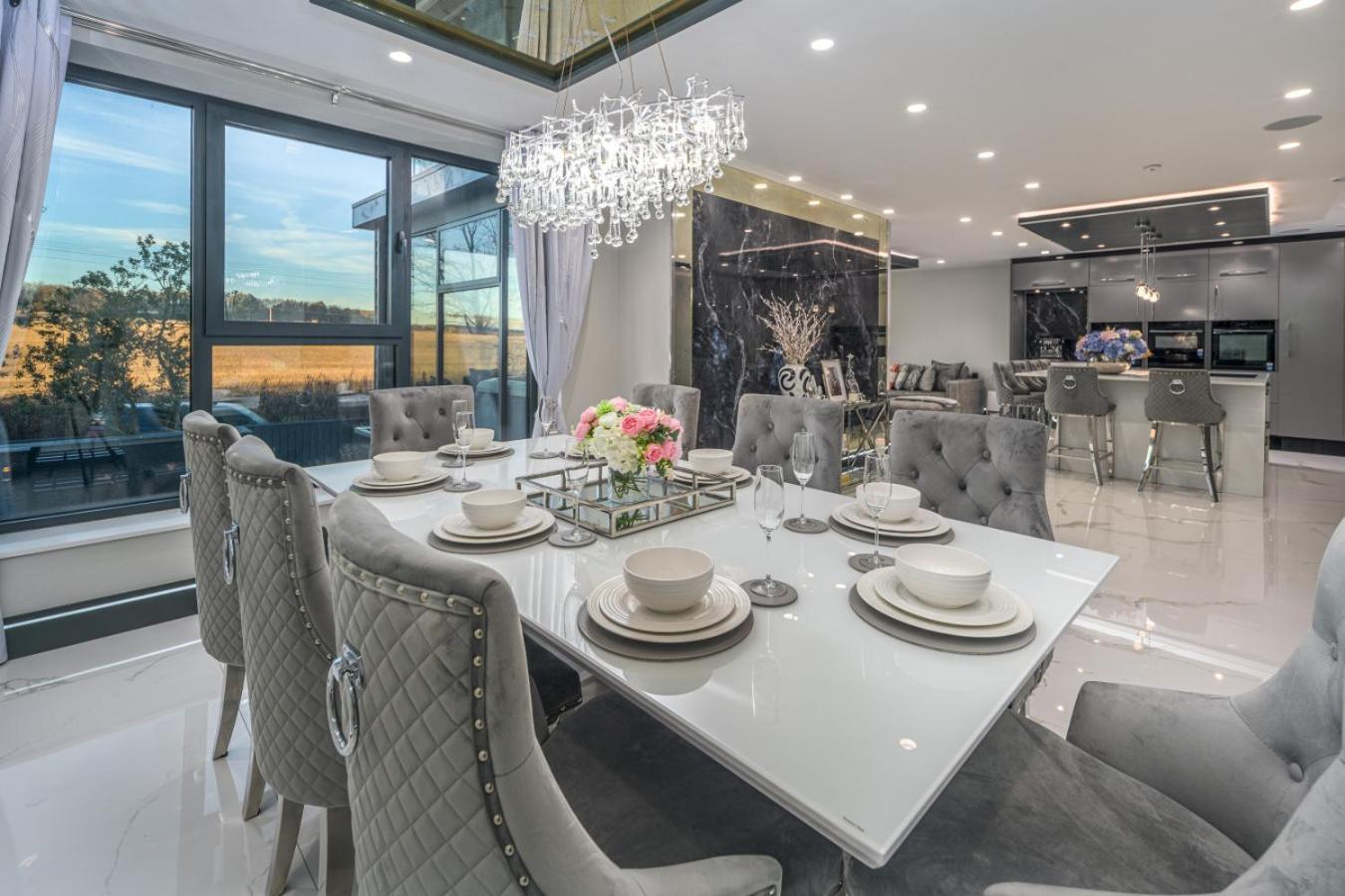 Luxury 7 Bed Mansion Pool, Spa, Cinema * Durham
