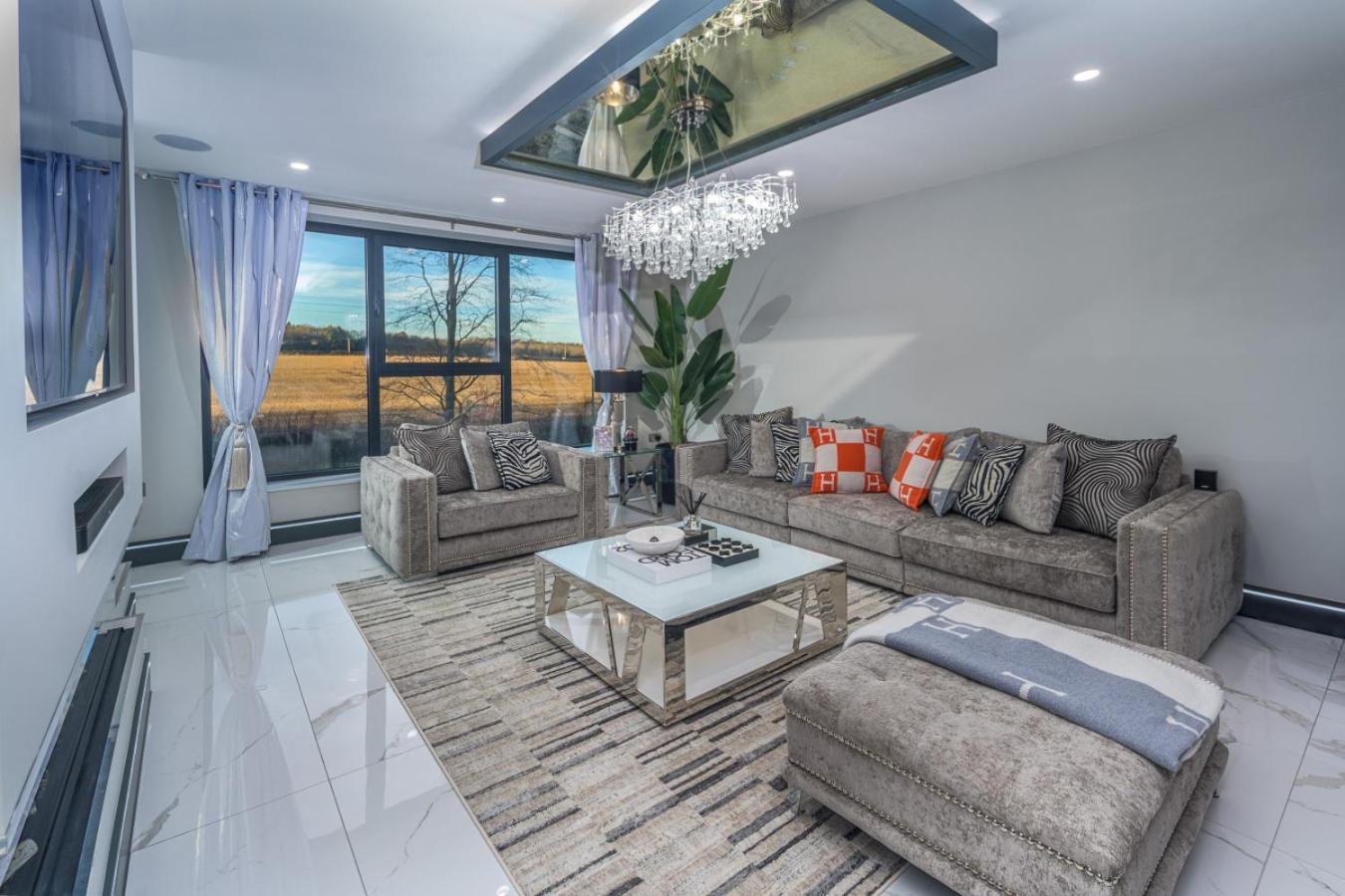 Holiday home Luxury 7 Bed Mansion Pool, Spa, Cinema Durham