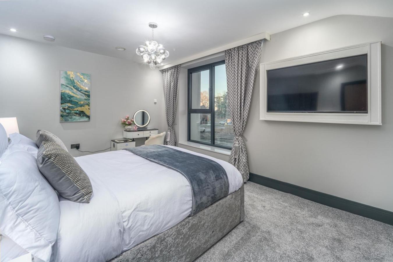 Holiday home Luxury 7 Bed Mansion Pool, Spa, Cinema