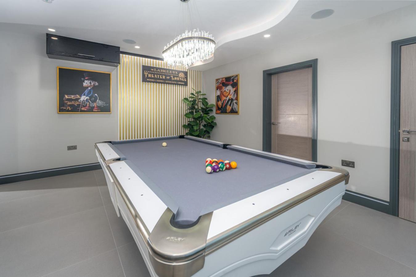 Holiday home Luxury 7 Bed Mansion Pool, Spa, Cinema *
