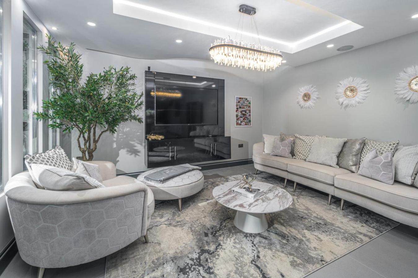 Luxury 7 Bed Mansion Pool, Spa, Cinema Durham