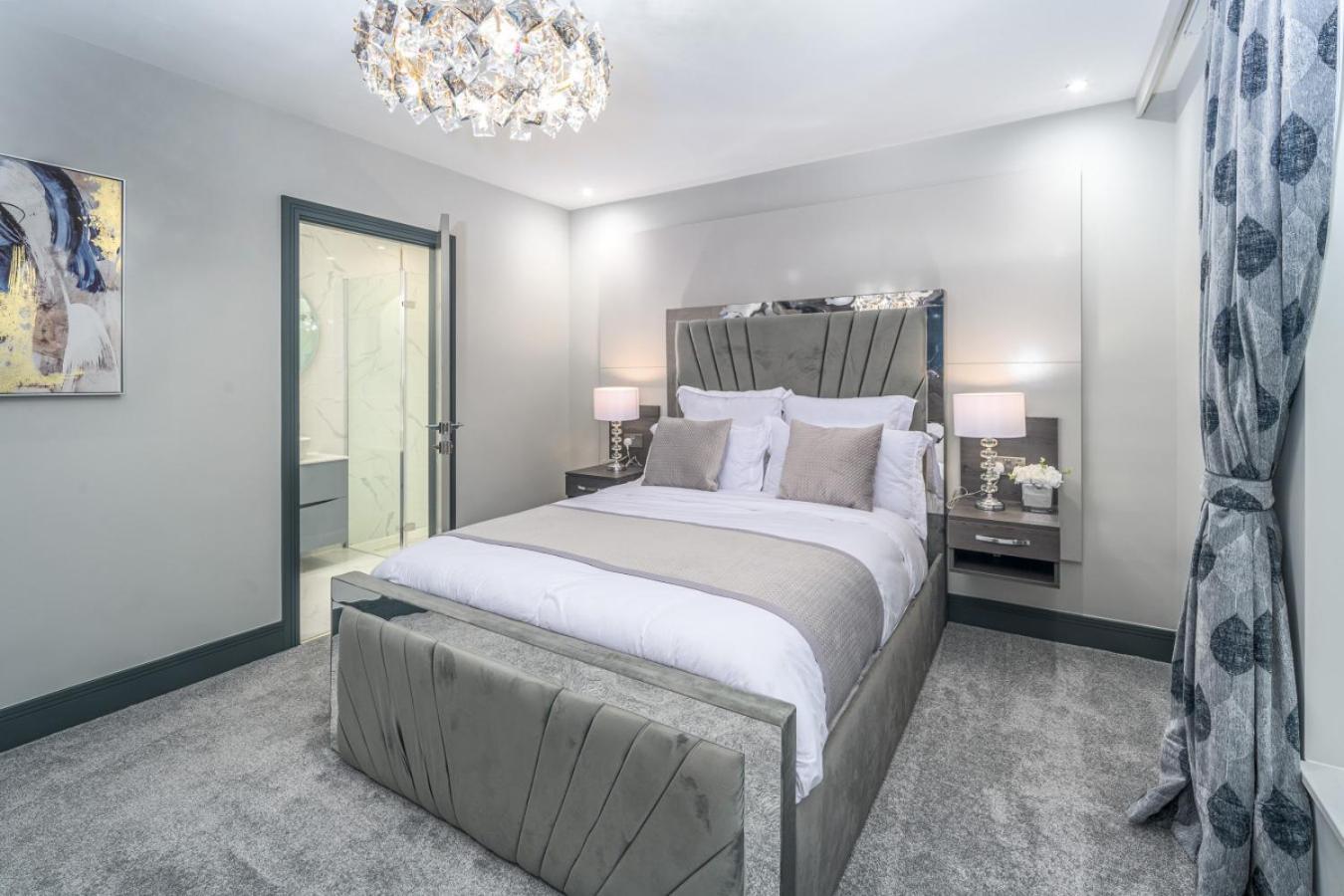 Luxury 7 Bed Mansion Pool, Spa, Cinema * Durham